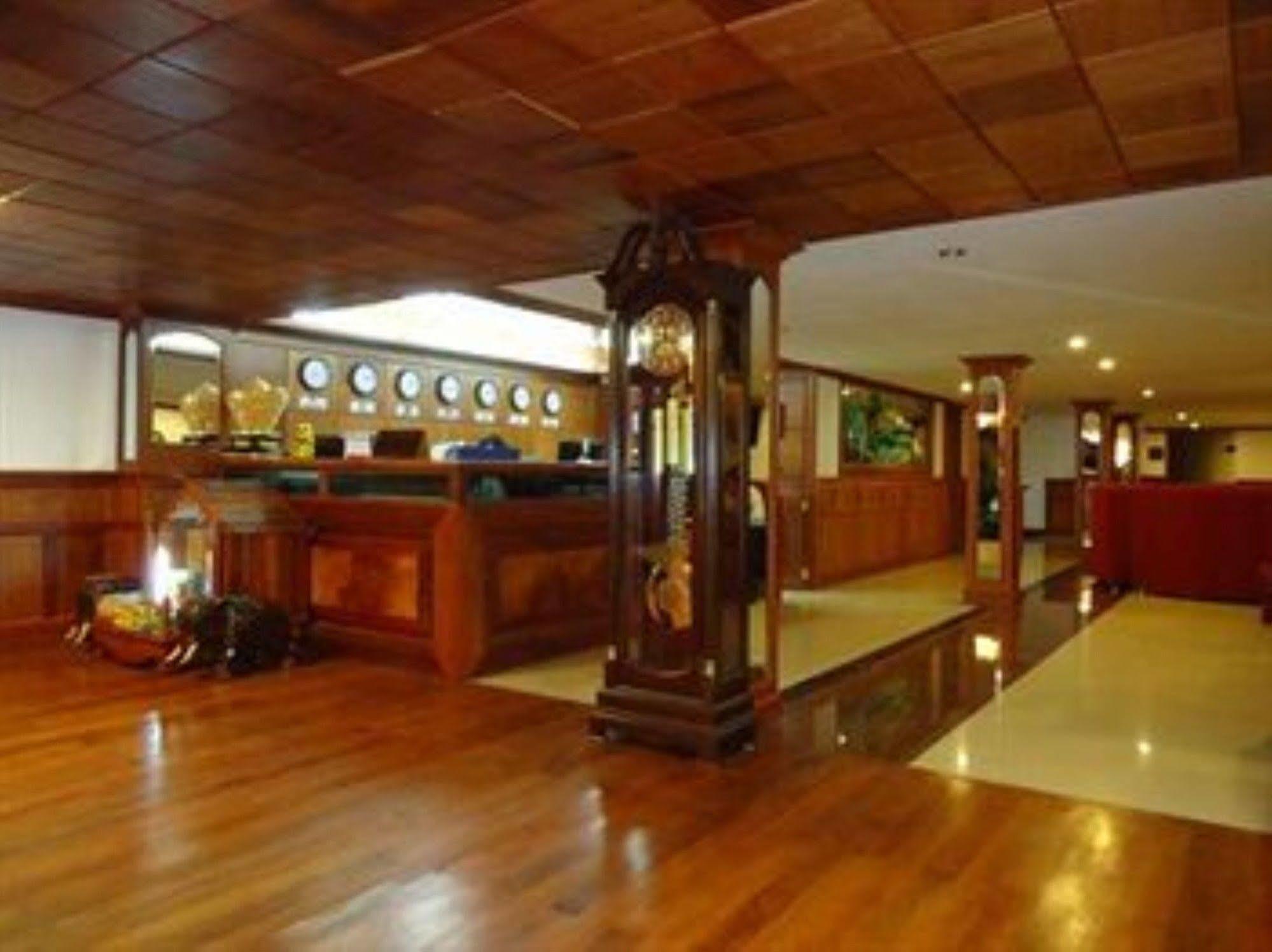 Wei Si Deng Hotel & Restaurant プノンペン エクステリア 写真